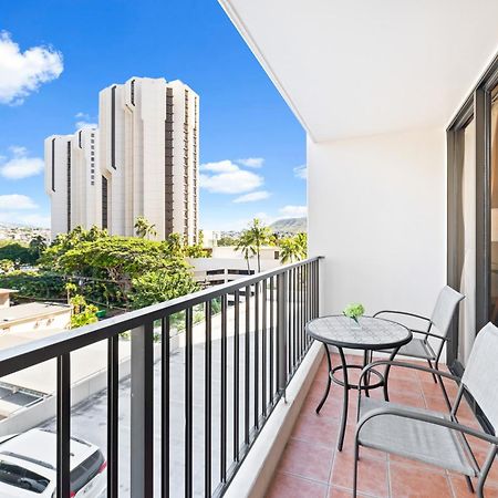 Cozy Waikiki Getaway, Stroll To Beach With Free Parking هونولولو المظهر الخارجي الصورة