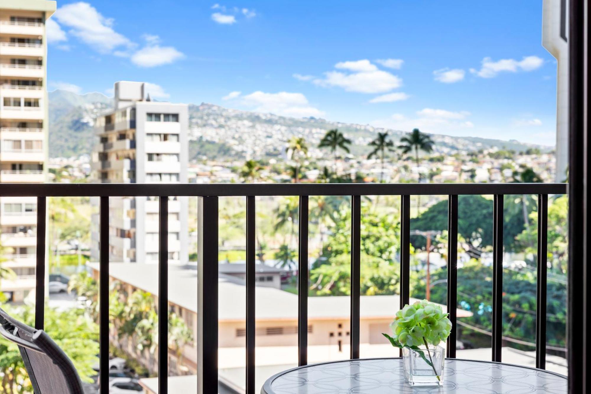 Cozy Waikiki Getaway, Stroll To Beach With Free Parking هونولولو المظهر الخارجي الصورة