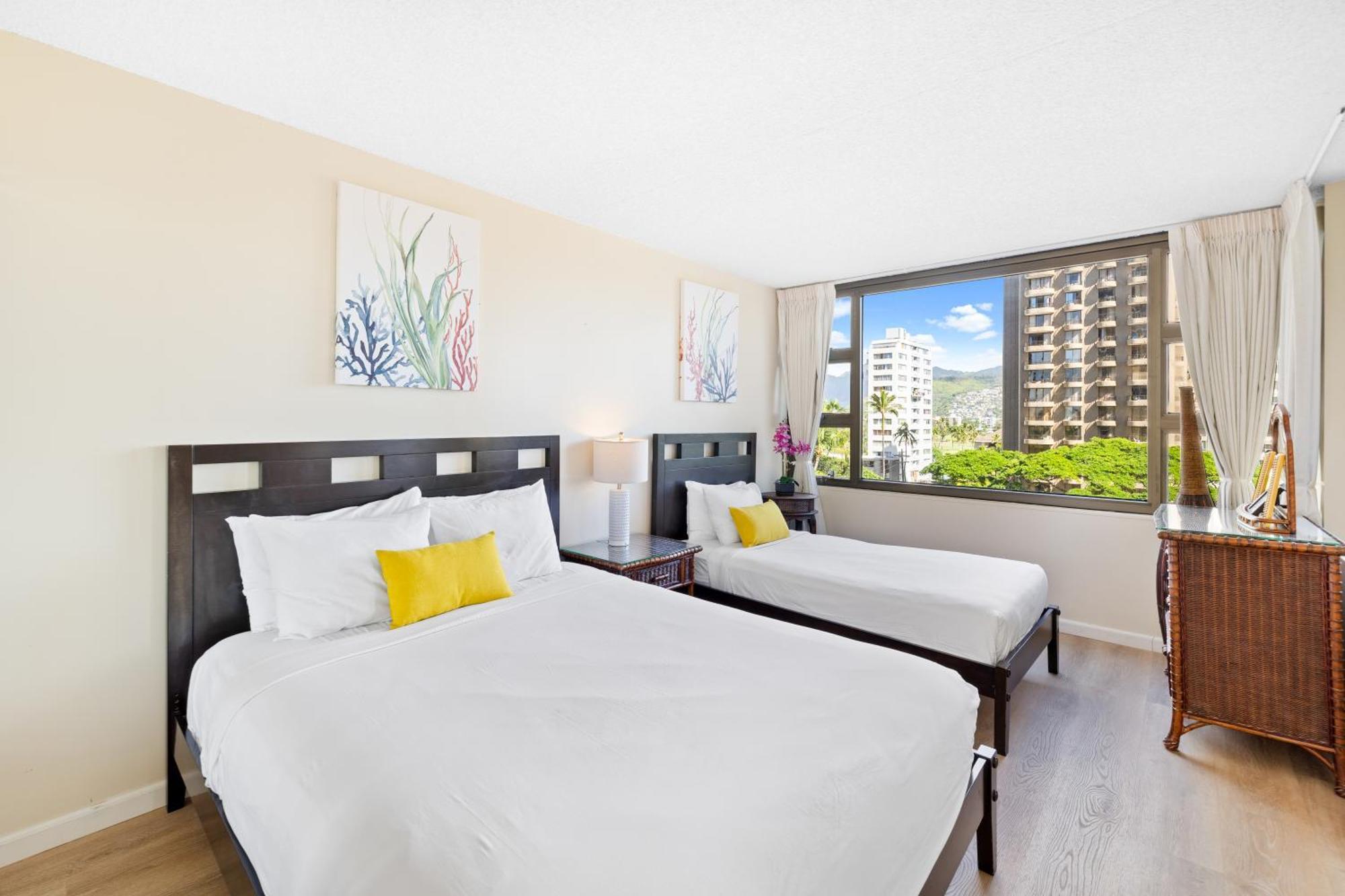 Cozy Waikiki Getaway, Stroll To Beach With Free Parking هونولولو المظهر الخارجي الصورة