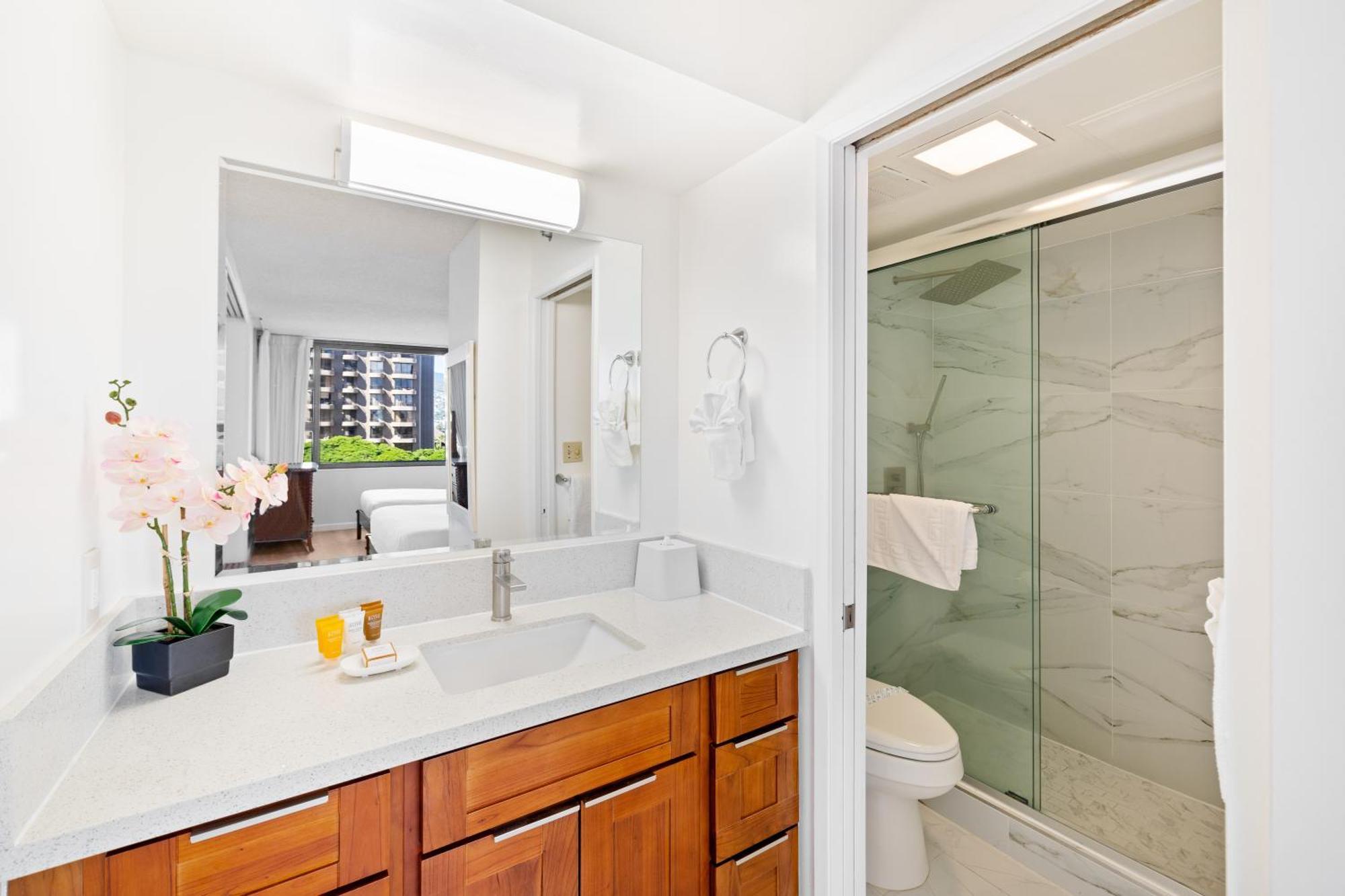 Cozy Waikiki Getaway, Stroll To Beach With Free Parking هونولولو المظهر الخارجي الصورة