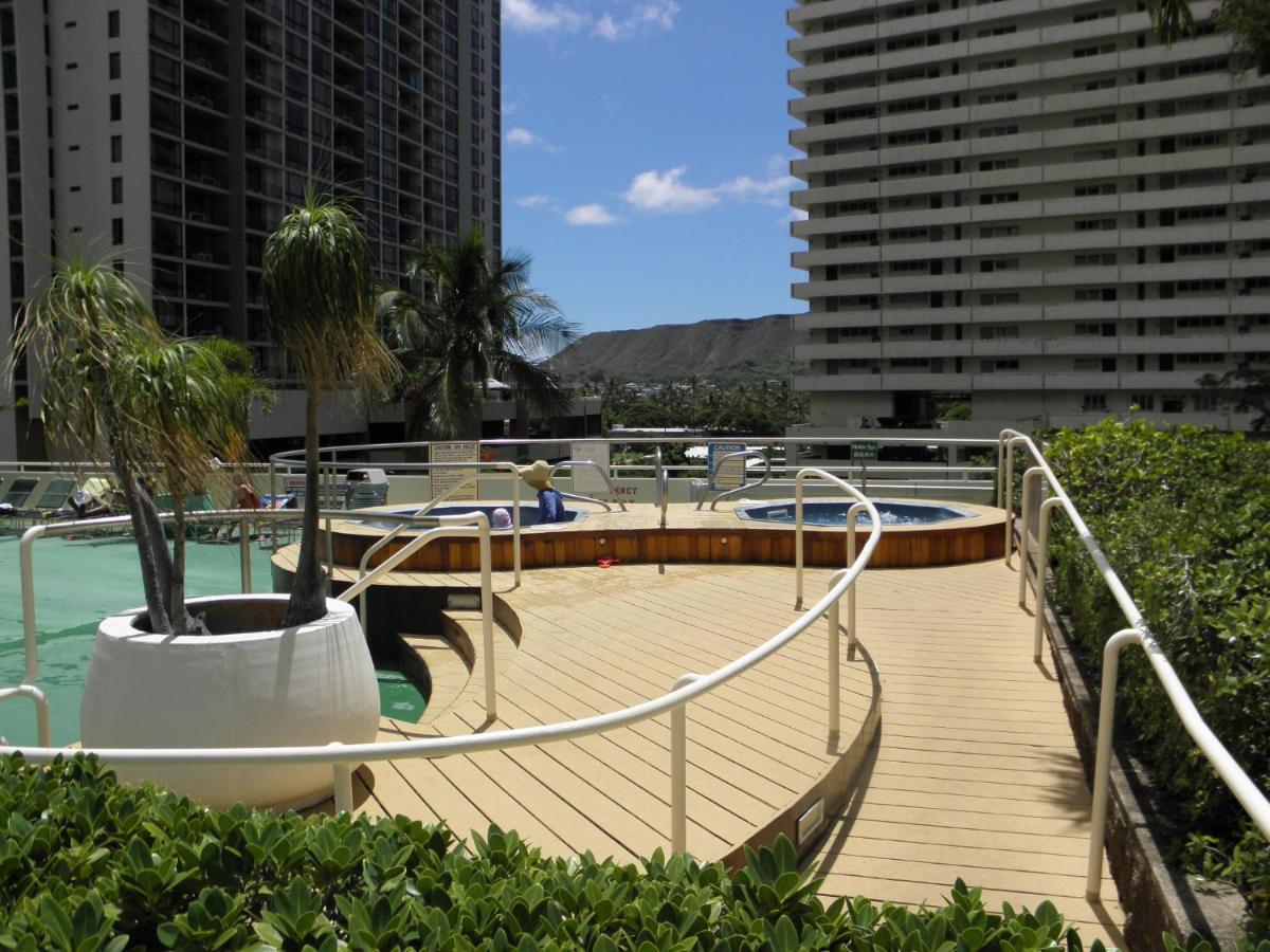 Cozy Waikiki Getaway, Stroll To Beach With Free Parking هونولولو المظهر الخارجي الصورة
